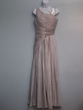 Bridess Size 4US One-Shoulder Light Gray T Evening Gown with Sequin Accent.